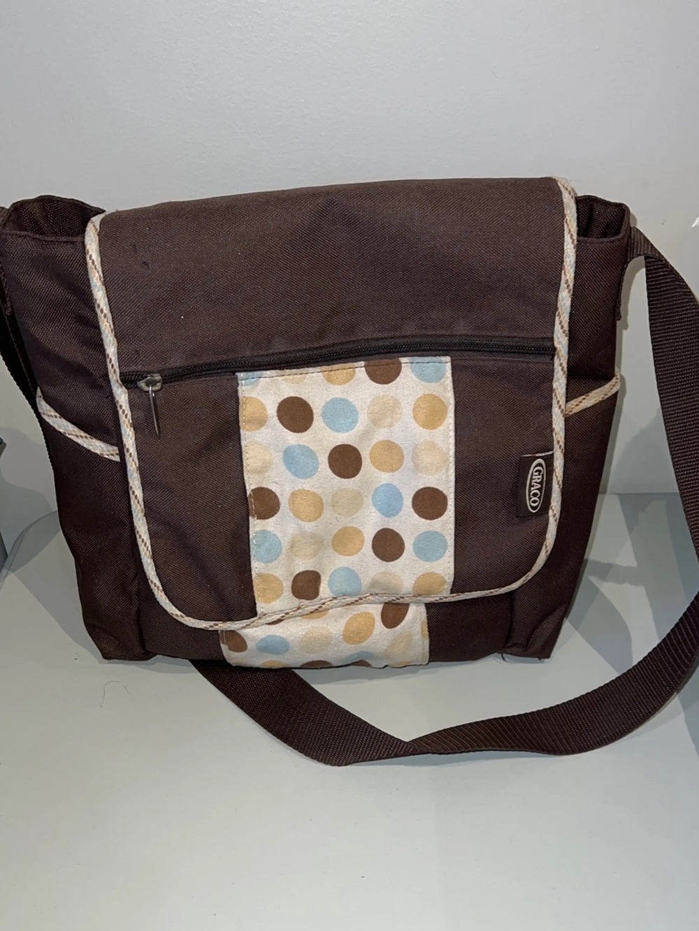 Graco Baby Deluxe Messenger Diaper Bag - Brown Polka Dot - Like New